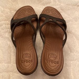 Crocs espresso brown open toe sandal pumps